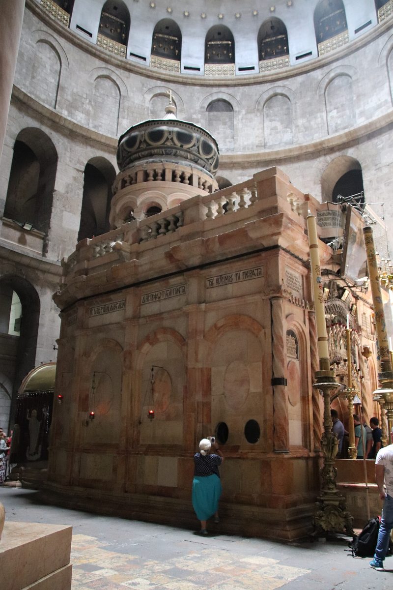 Church of the Holy Sepulchre The Aedicule, Which Contains the Holy Sepulchre Itself (42582140794)